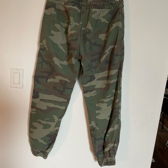 SOLD - ARITZIA TNA camo jogger - Picture 4 of 4